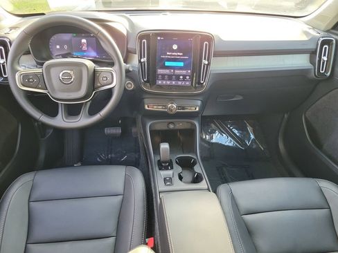 Certified 2026 Volvo XC40 B4 Core FWD image 20