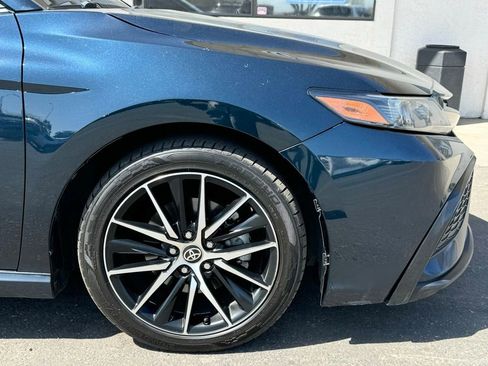 Used 2021 Toyota Camry SE w/ Carpet Mat Package (TMS) FWD image 2