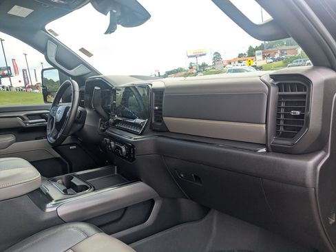 Used 2025 Chevrolet Silverado 2500 ZR2 w/ Technology Package AWD/4WD image 27