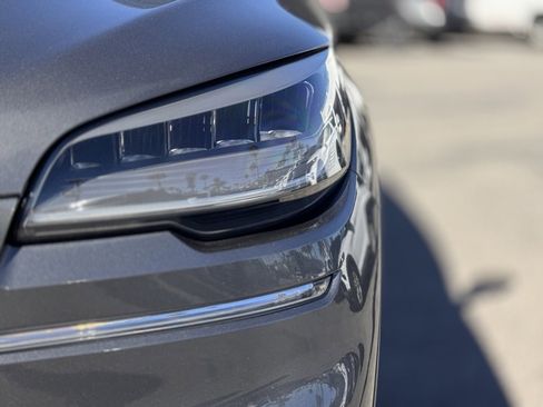Used 2023 Lincoln Aviator Reserve w/ Equipment Group 201A image 8