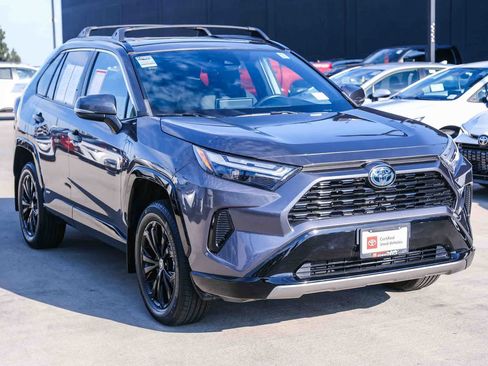 Certified 2022 Toyota RAV4 SE w/ Convenience Package AWD/4WD image 3