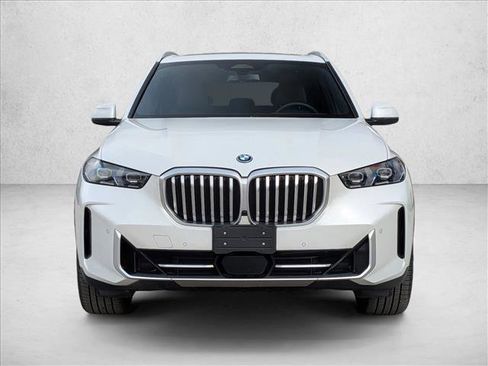 Used 2025 BMW X5 xDrive50e AWD/4WD image 2