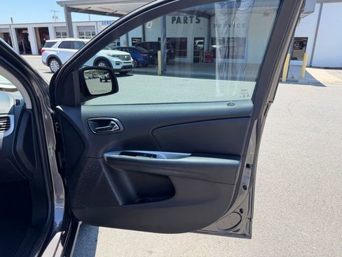 Used 2020 Dodge Journey SE w/ SE Popular Equipment Group FWD image 27
