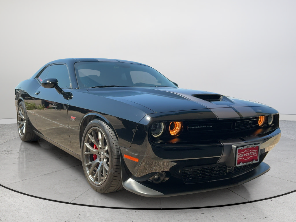 Used 2015 Dodge Challenger SRT w/ Technology Group RWD image 1