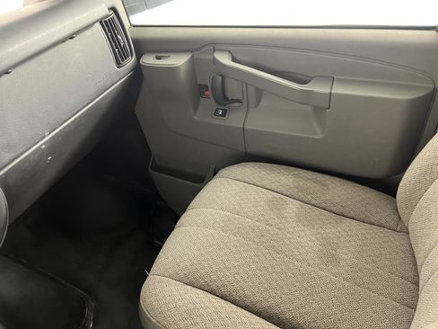 Used 2016 GMC Savana 2500 image 11