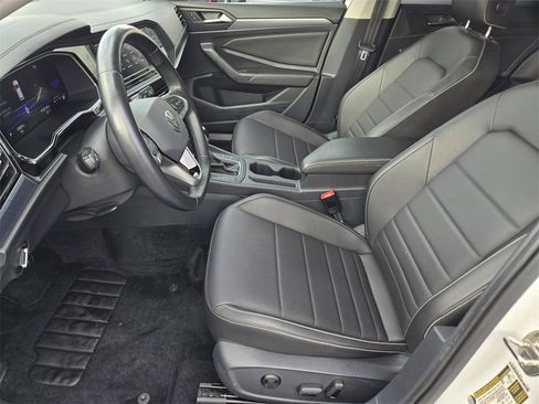 Used 2023 Volkswagen Jetta SE image 15