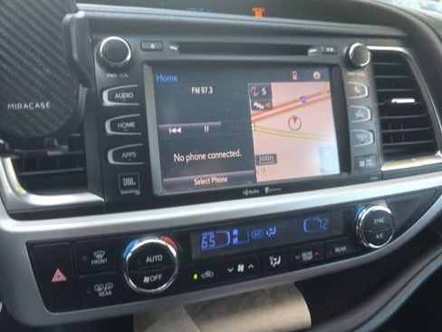 Used 2014 Toyota Highlander Limited FWD image 12