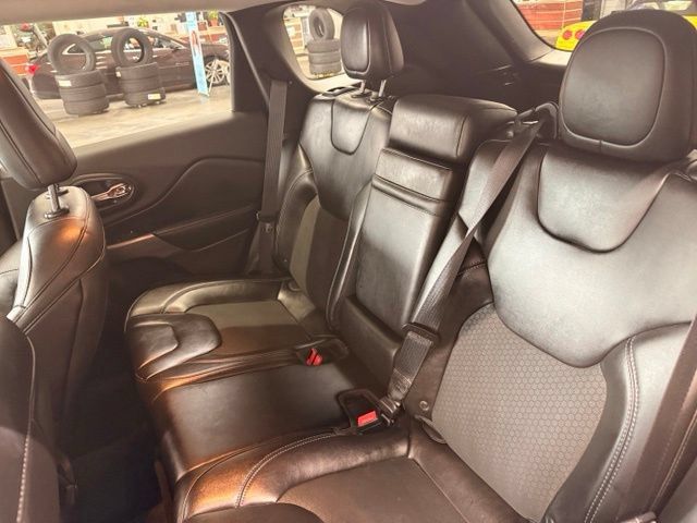 Used 2019 Jeep Cherokee Latitude Plus w/ Comfort/Convenience Group AWD/4WD image 20
