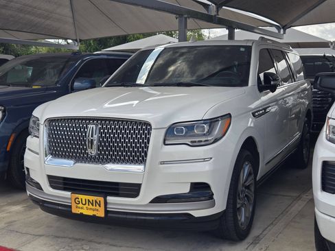Used 2022 Lincoln Navigator L Reserve RWD image 3