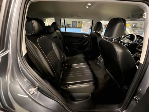 Used 2024 Volkswagen Tiguan SE image 16