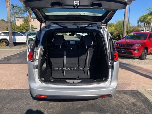 Used 2024 Chrysler Pacifica Touring-L w/ S Appearance Package image 16