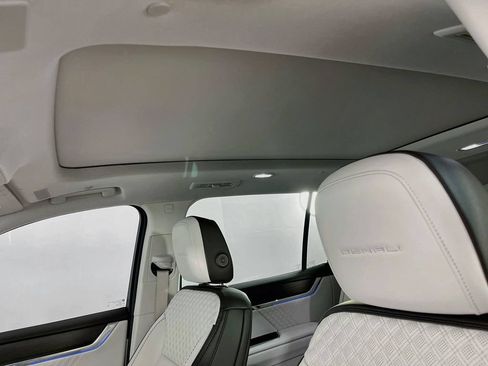 Used 2025 GMC Acadia Denali w/ Super Cruise Package FWD image 19