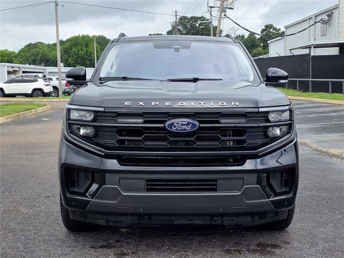 Used 2025 Ford Expedition Max Active AWD/4WD image 2