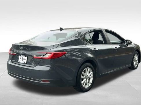 Used 2025 Toyota Camry LE image 29