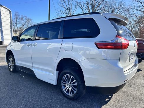 Used 2018 Toyota Sienna XLE Premium image 10