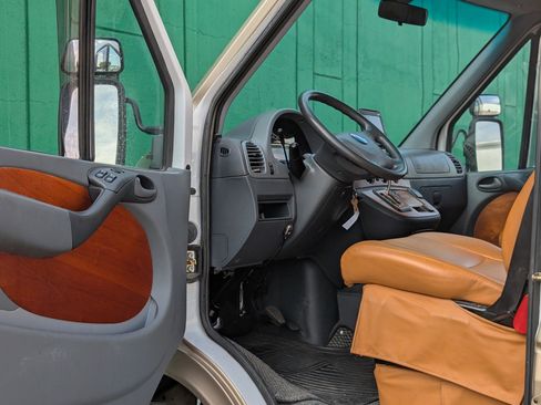 Used 2005 Dodge Sprinter 2500 w/ PWR Convenience Group image 33