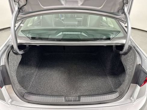 Used 2025 Volkswagen Jetta SE FWD image 33