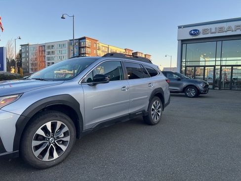 Used 2025 Subaru Outback Limited image 3