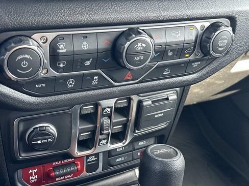New 2026 Jeep Gladiator Sport AWD/4WD image 32