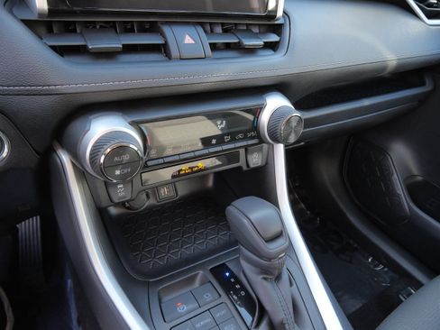 Certified 2025 Toyota RAV4 XLE AWD/4WD image 24