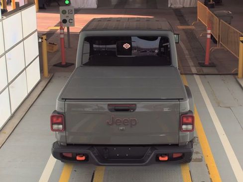 Used 2022 Jeep Gladiator Mojave w/ Cold Weather Group image 8