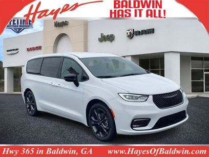 New 2026 Chrysler Pacifica Select