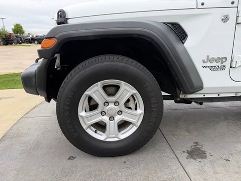 Used 2021 Jeep Wrangler Unlimited Sport image 4