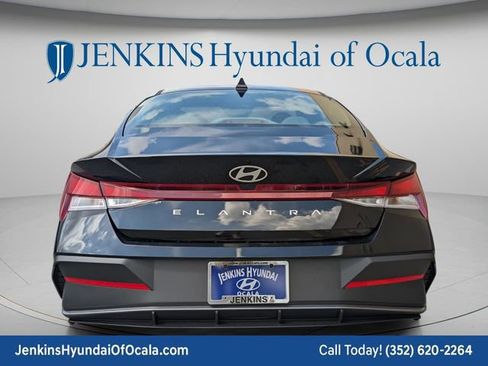New 2026 Hyundai Elantra SE FWD image 4