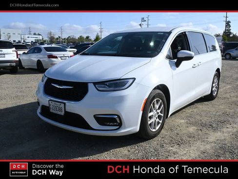 Used 2023 Chrysler Pacifica Touring-L image 1