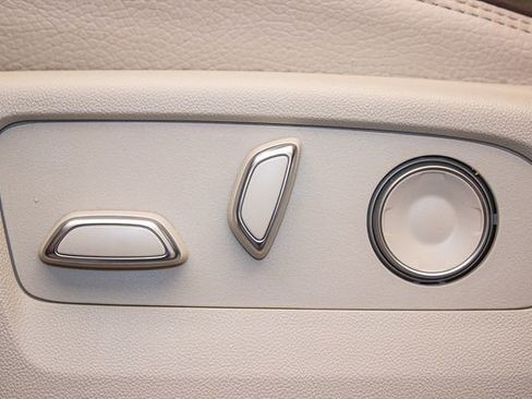 Used 2025 GMC Yukon XL Denali image 23