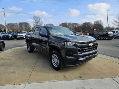 Used 2023 Chevrolet Colorado W/T image 3
