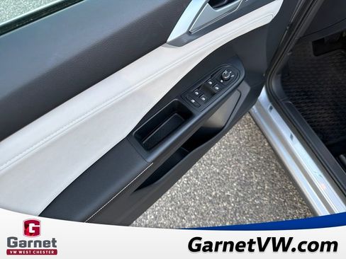 Certified 2025 Volkswagen Taos SE image 22