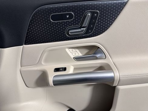 Certified 2025 Mercedes-Benz GLA 250 4MATIC image 15