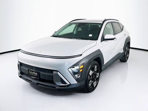 Used 2025 Hyundai Kona SEL image 3
