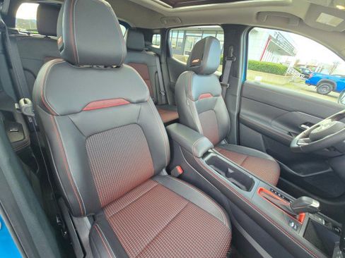 Used 2025 Nissan Kicks SR w/ SR Premium Package image 13