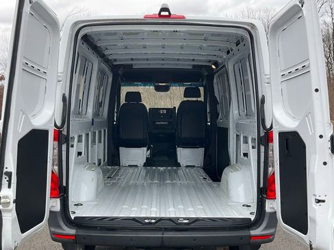 Used 2021 Mercedes-Benz Sprinter 144 Cargo image 21