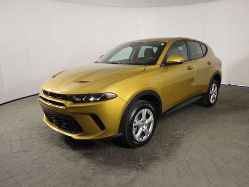 Used 2024 Dodge Hornet GT image 3