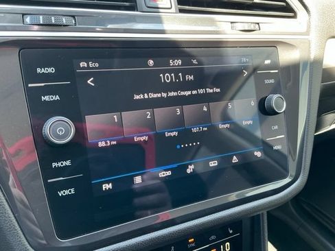 Used 2024 Volkswagen Tiguan SE AWD/4WD image 23