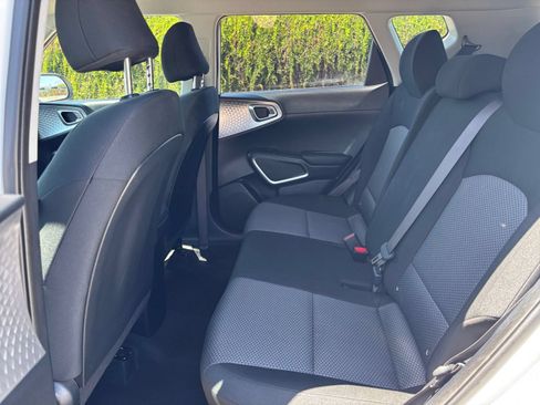 Used 2025 Kia Soul LX w/ LX Technology Package FWD image 22