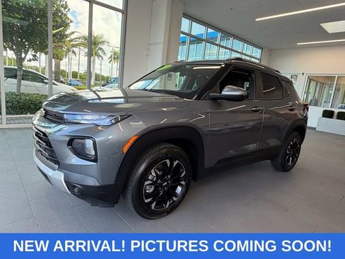 Used 2021 Chevrolet TrailBlazer LT w/ Driver Confidence Package FWD image 3