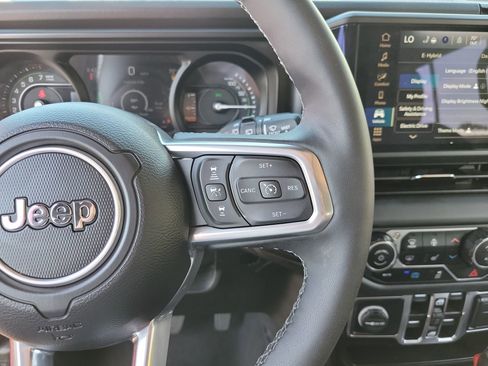 Used 2025 Jeep Wrangler Unlimited Sahara w/ Safety Group AWD/4WD image 32