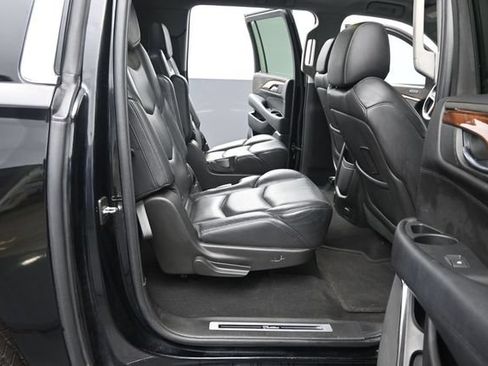 Used 2018 Cadillac Escalade ESV 4WD image 17