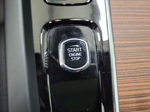 Certified 2024 Volvo XC60 B5 Plus w/ Protection Package Premier image 32