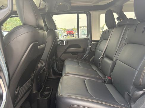 Used 2024 Jeep Wrangler Unlimited Sahara w/ Technology Group AWD/4WD image 16