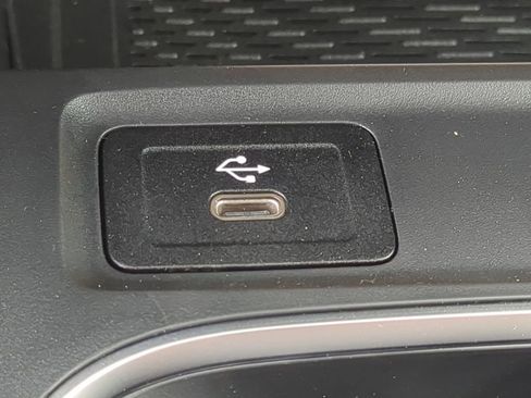 New 2025 Mercedes-Benz GLB 250 GLB 250 image 10