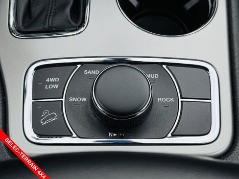 Used 2022 Jeep Grand Cherokee Limited image 12