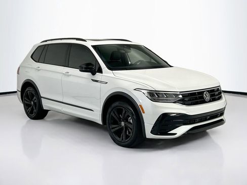 Used 2024 Volkswagen Tiguan SE R-Line FWD image 3