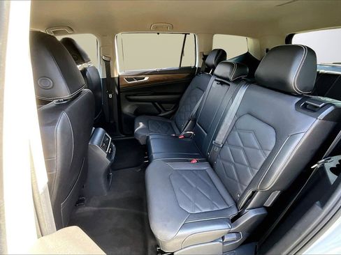 Used 2024 Volkswagen Atlas SE image 21