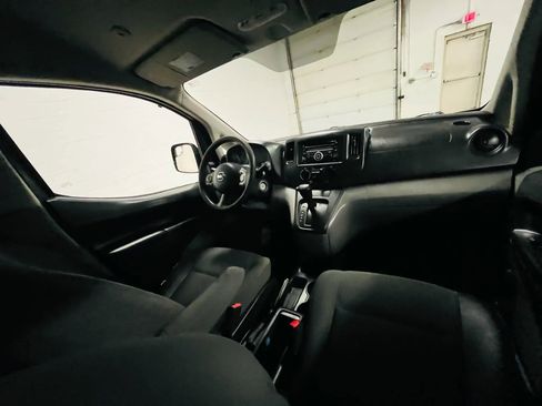 Used 2015 Nissan NV200 SV image 12