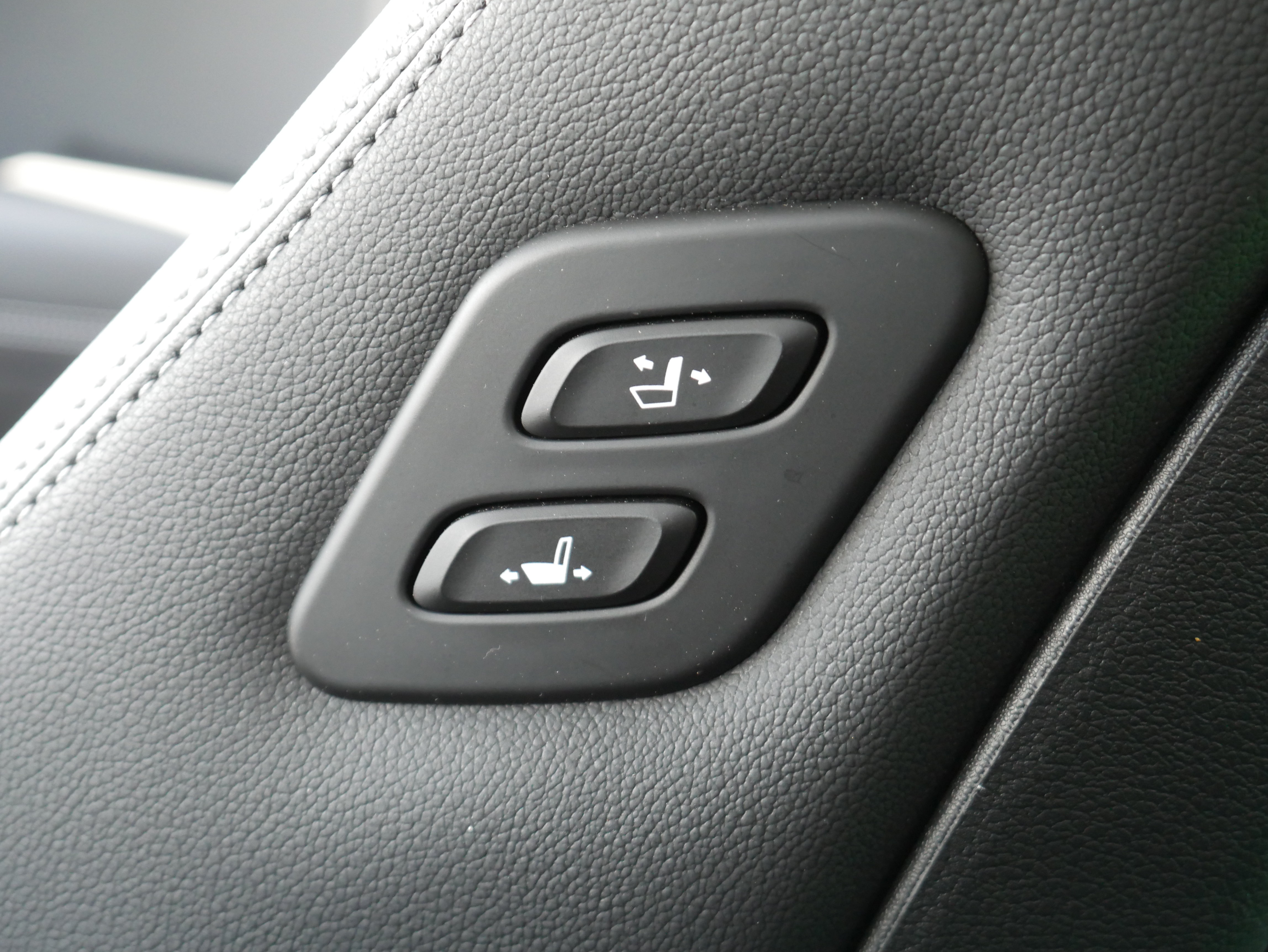 Used 2026 Genesis G70 2.5T Prestige AWD/4WD image 16